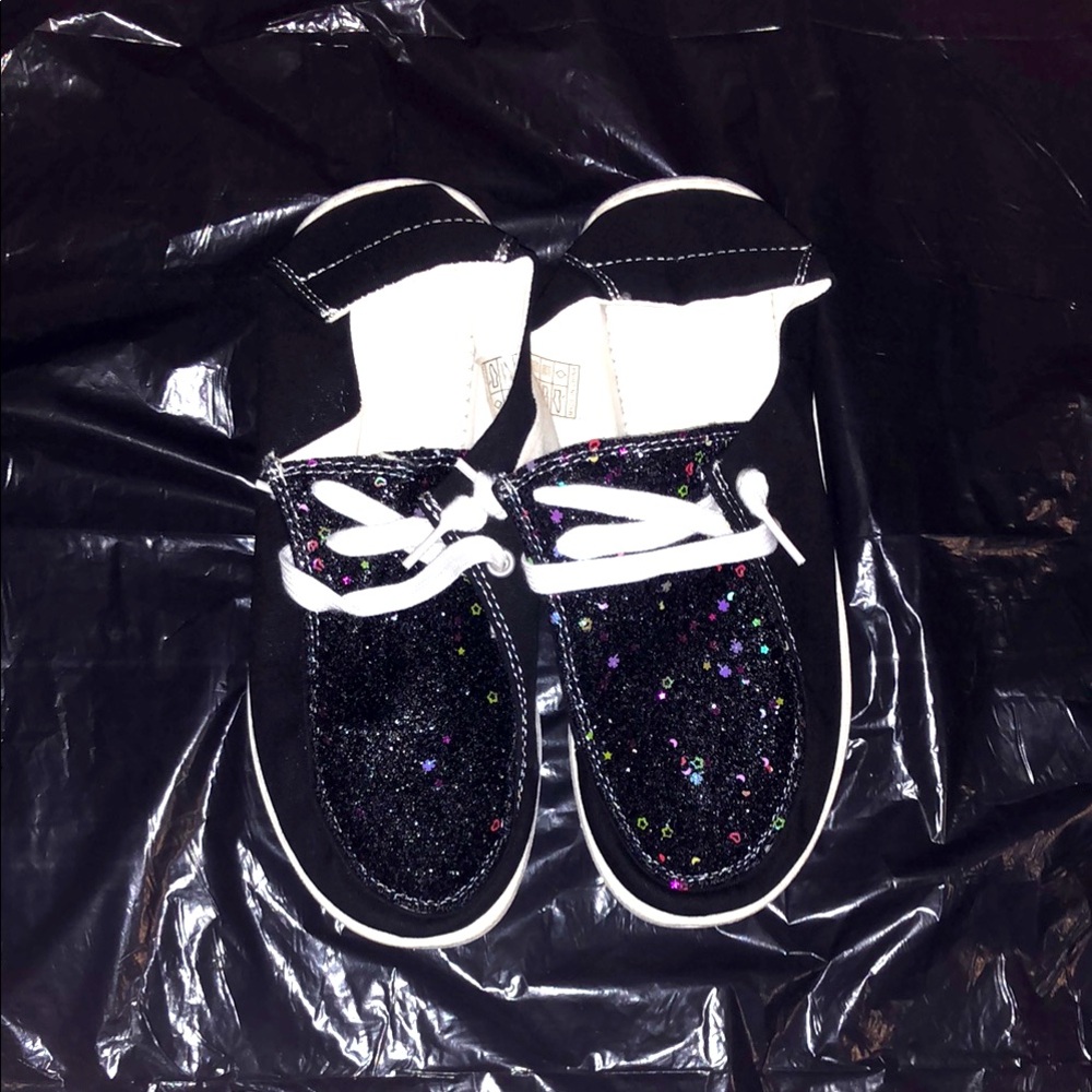 Black canvas sneakers with glitter